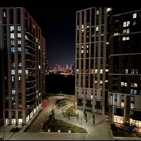 2 Bed Apartment Close To Station With Parking London Exterior photo